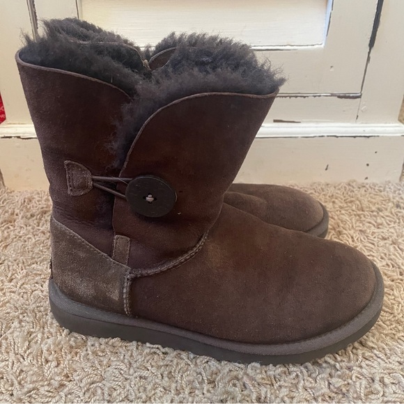 UGG Australia Original Women’s Bailey Button II Chocolate Short Booties Boot 5 - Picture 5 of 11